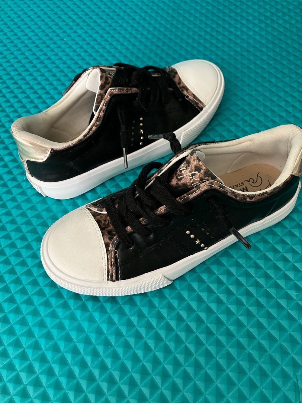 Blowfish Malibu Youth Girl's Vibe Kids Sneaker Black / Leopard Print | 1